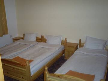 Фото номера Трехместный номер Отель Family Hotel Byalata Kashta г. Баните 2