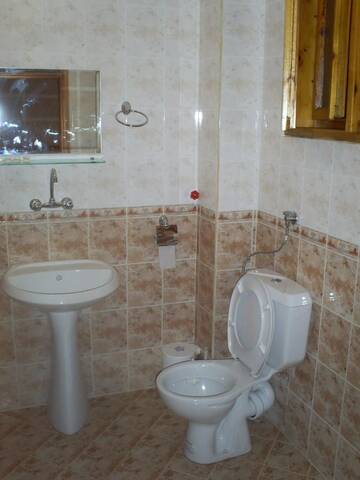 Фото номера Трехместный номер Отель Family Hotel Byalata Kashta г. Баните 5